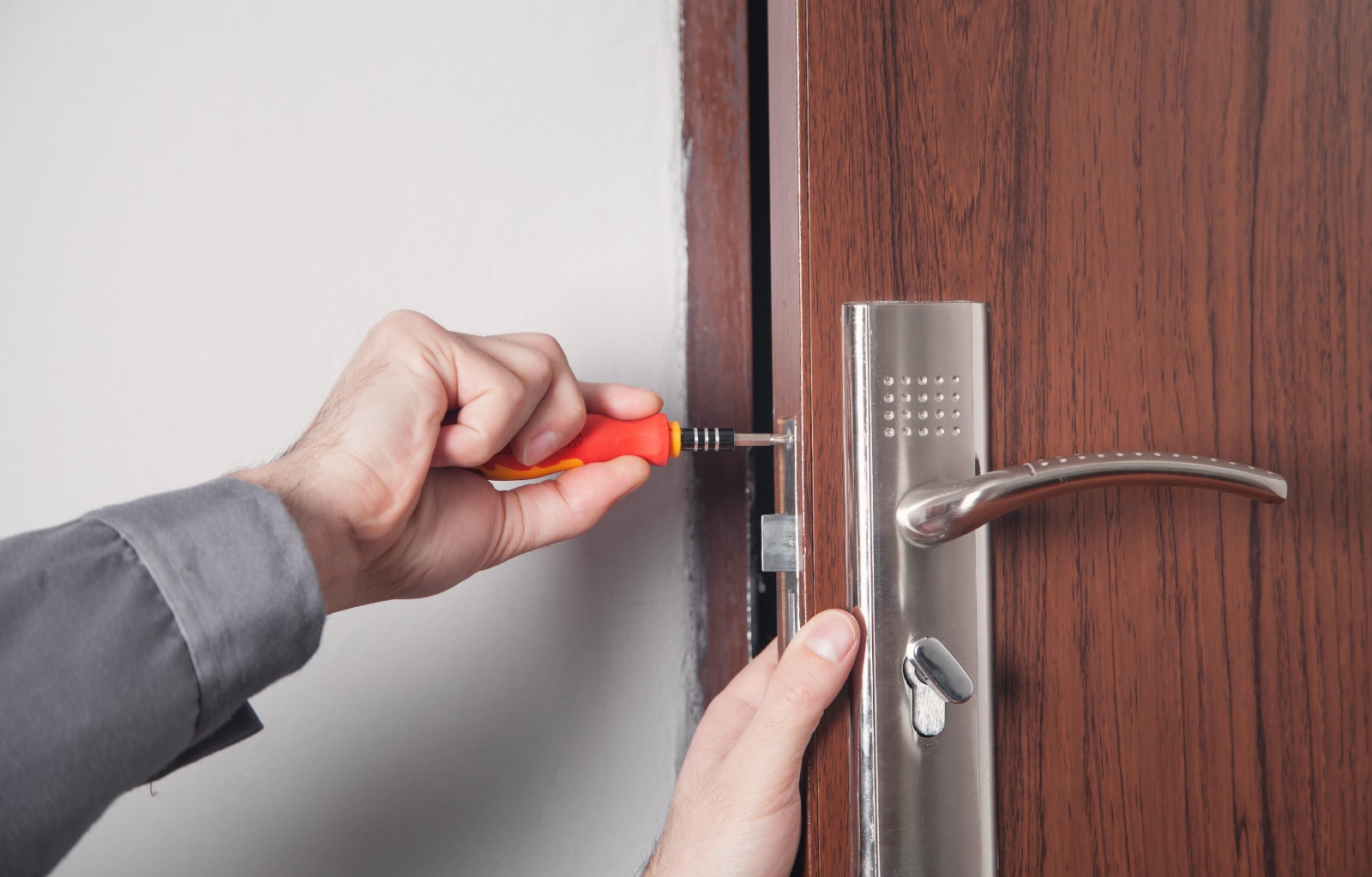 kruipen Iedereen Achternaam Sluitwerk van de deur: laten vervangen of zelf doen? Tips & advies!